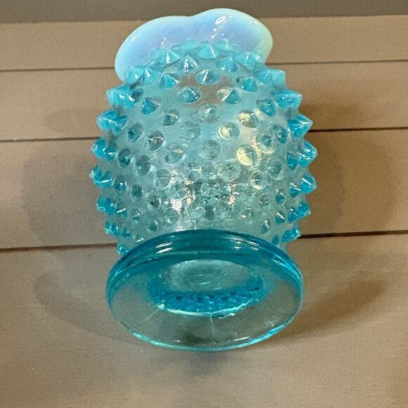 Vintage Fenton Blue Opalescent Hobnail Vase w/Ruffled Edge - Picture 4 of 6